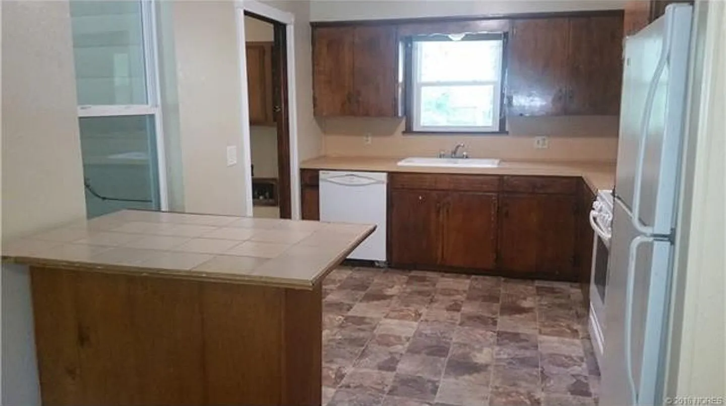 Vibrant 3 bedroom 1 bathroom — Photo 3