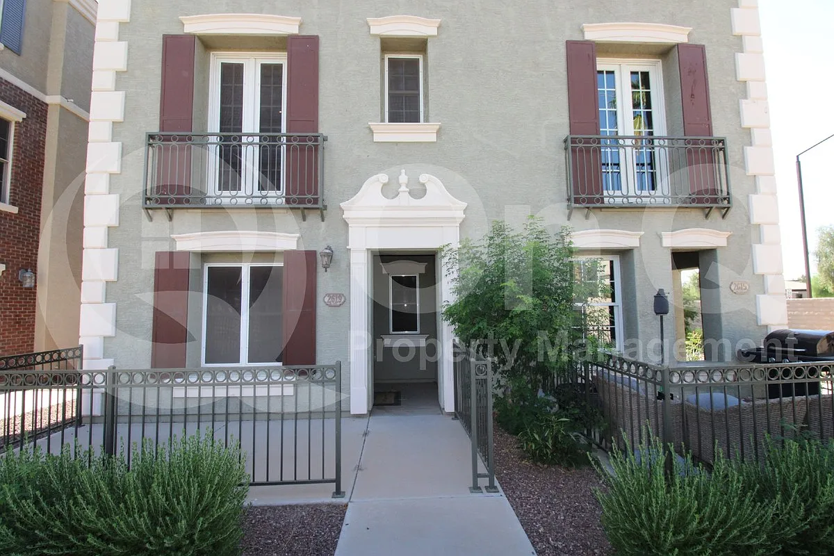 3 bed, 2.5 bath, 2096 sqft, $2,250 — Photo 1