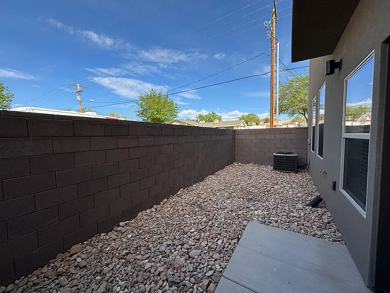 73 N 520 W #10 — Photo 35