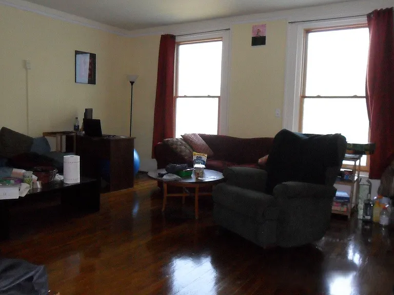 Large Living Room - high ceiling