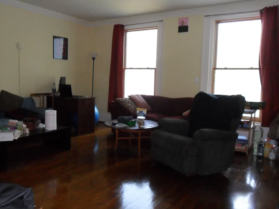 210 N Geneva St #3