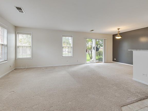 4th image of 1465 Ashbury Ln W