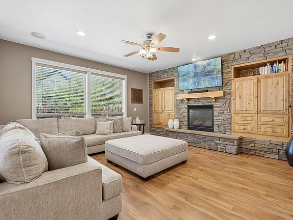 2nd image of 61235 Splendor Ln