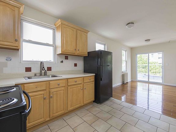 3rd image of 2121 35th St #3
