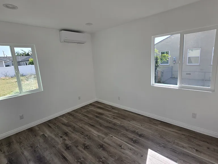 8132 Franklin St — Photo 2