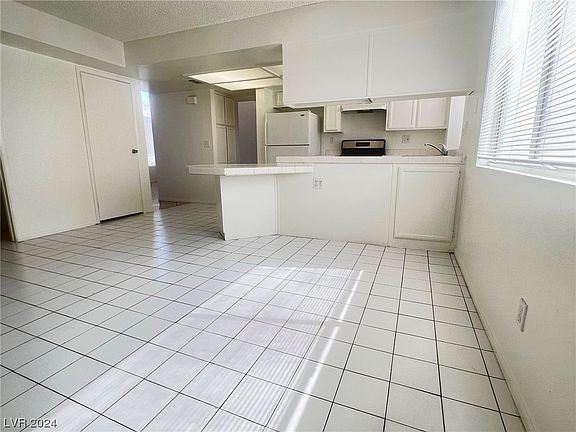 2nd image of 2690 Alwoodley Cir