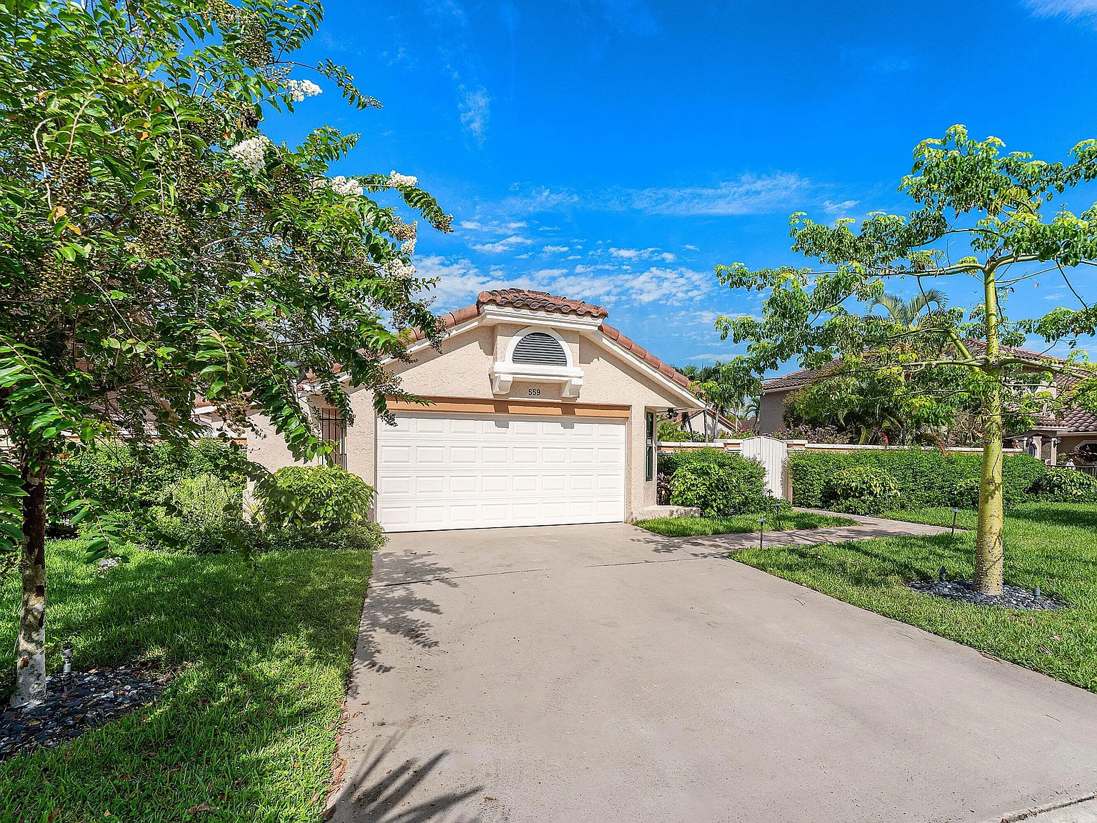 3 bed, 2.0 bath, 1374 sqft, $7,000 — Photo 1