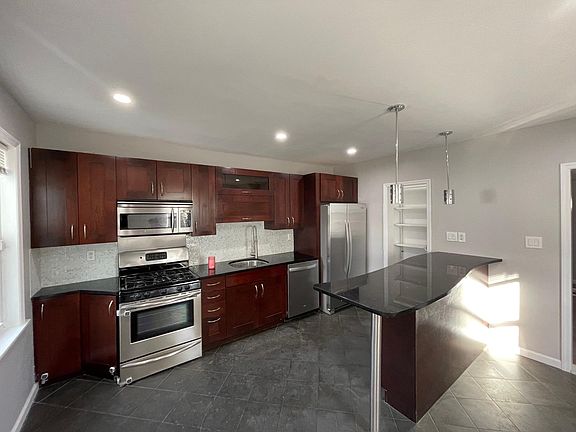 Eat in kitchen (view a)