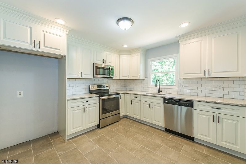 1st image of 60 Barry Dr N