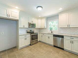 60 Barry Dr N, Highland Lakes, NJ 07422