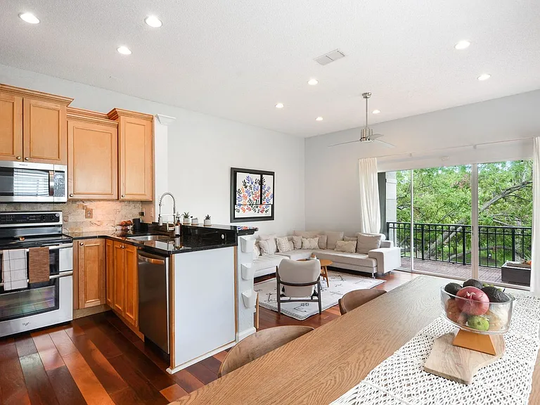 617 Tropical Breeze Way — Photo 10