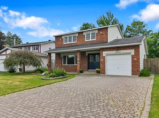 6268 Steamer Ln, Ottawa, ON K1C1C9