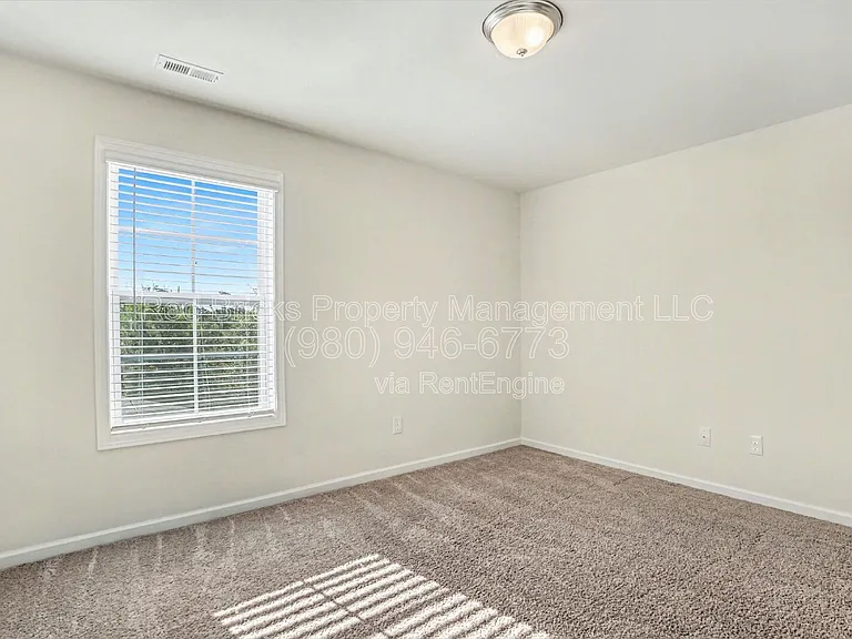 1569 Cambria Ct — Photo 18