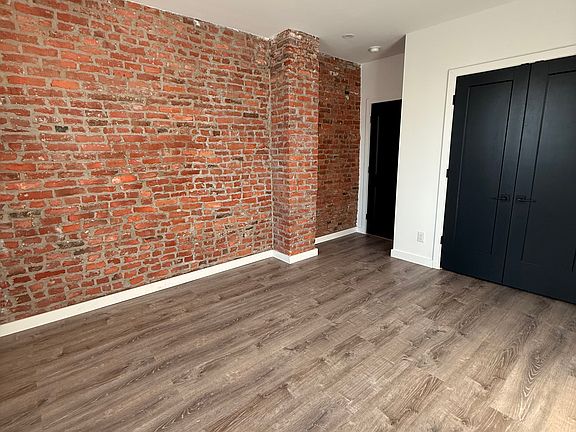 3rd image of 2006 E Tioga St