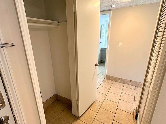 5th image of 4030-4038 Clark Ave #3