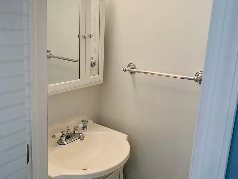 110 Bellwood Ct — Photo 6