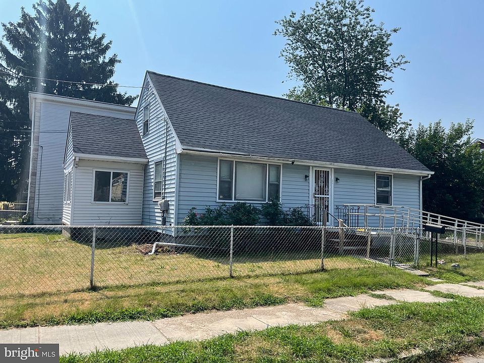1st image of 649 Gladstone Ave