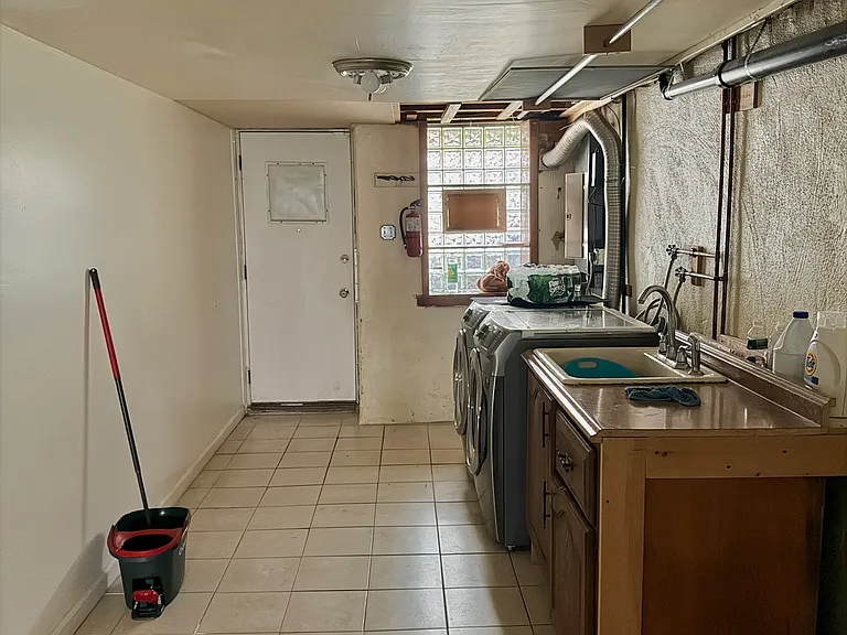 8164 Lister St — Photo 19
