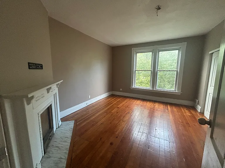 2031 Greenup St #2 — Photo 9