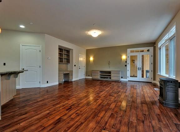 5th image of 76 Mariposa Ave