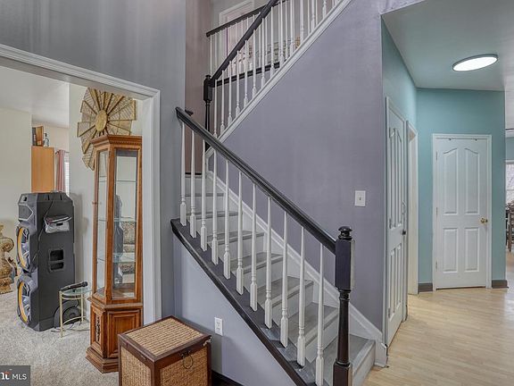 5th image of 210 Laks Ct