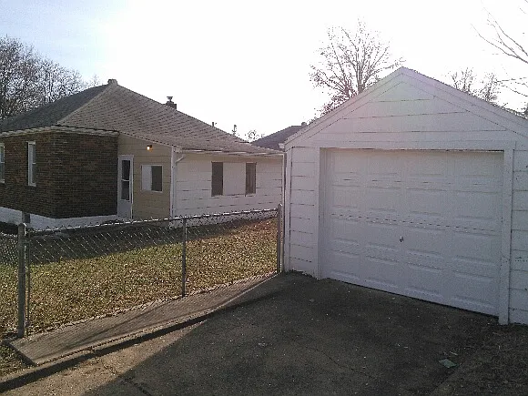 2 bed, 950 sqft, $1,100 — Photo 2