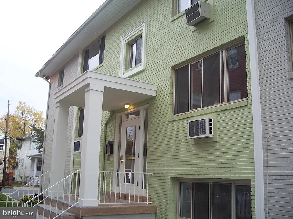 206 E Windsor Ave #303