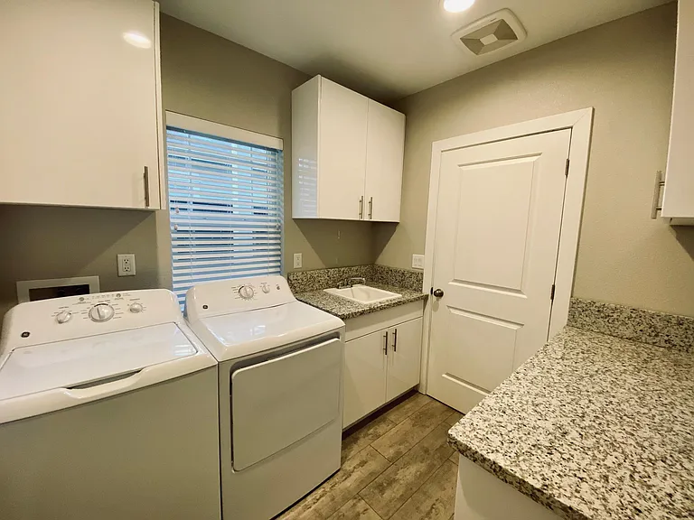 1326 Roycroft Ln #A — Photo 19