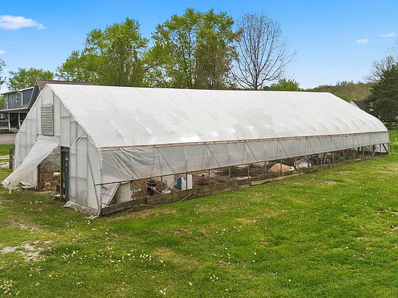5th image of 74 Muncy Ln