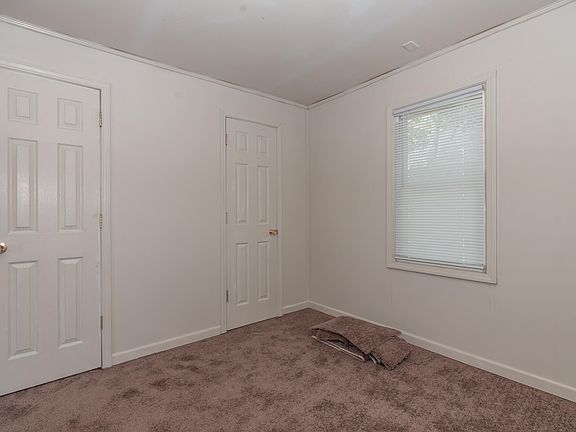 5th image of 1233 Roberts St