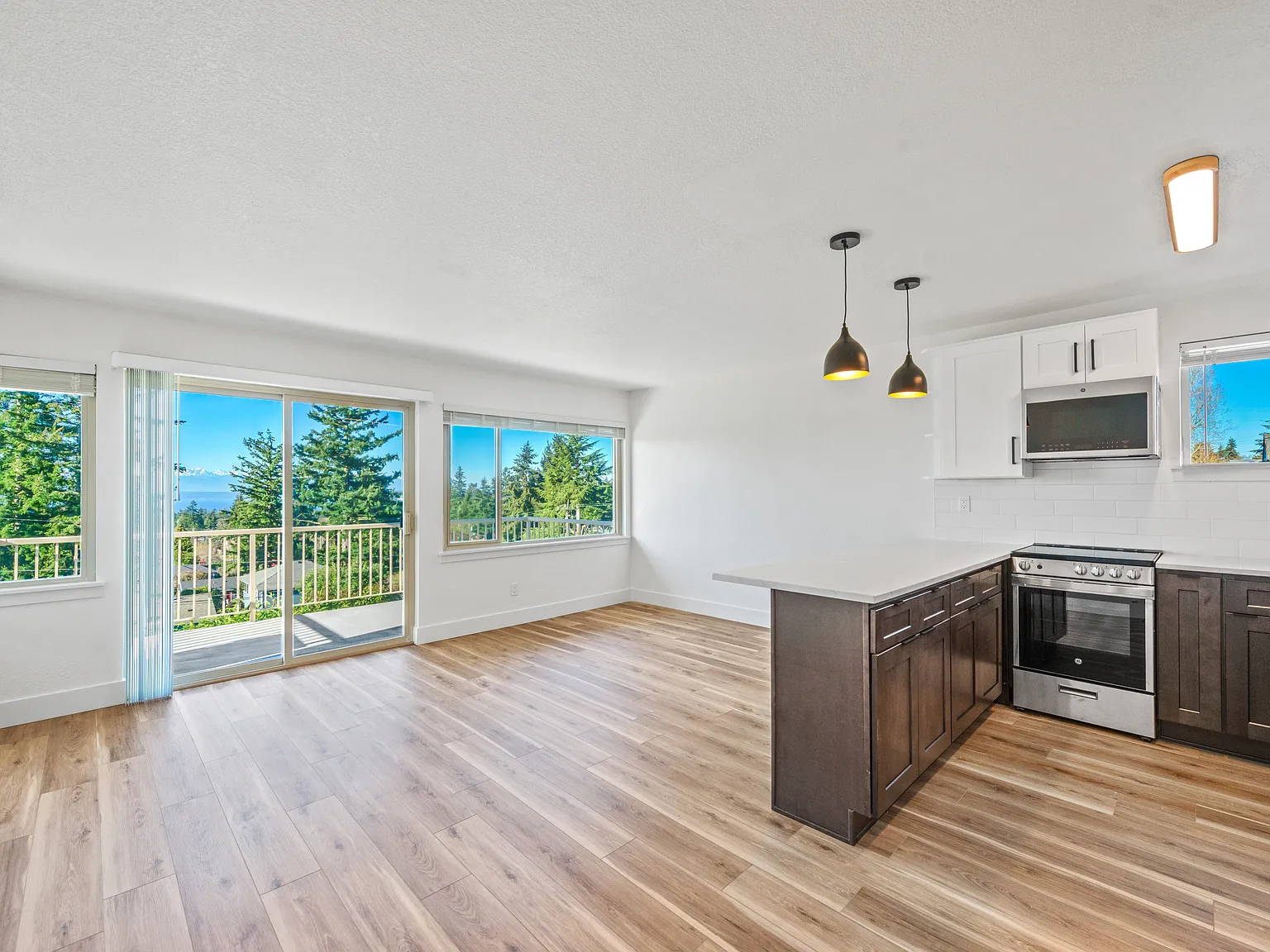 Puget Sound Apartments — Photo 2