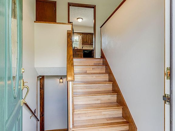 4th image of 121 Lemay Dr