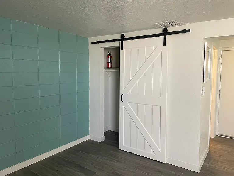 Remodeled, Top End UNM Area Studio Apts. in Great Community — Photo 12