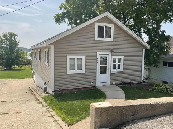 424 West Wisconsin AVENUE, Pewaukee, WI 53072
