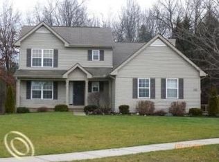 3897 Sugarbush Dr, Howell, MI 48843