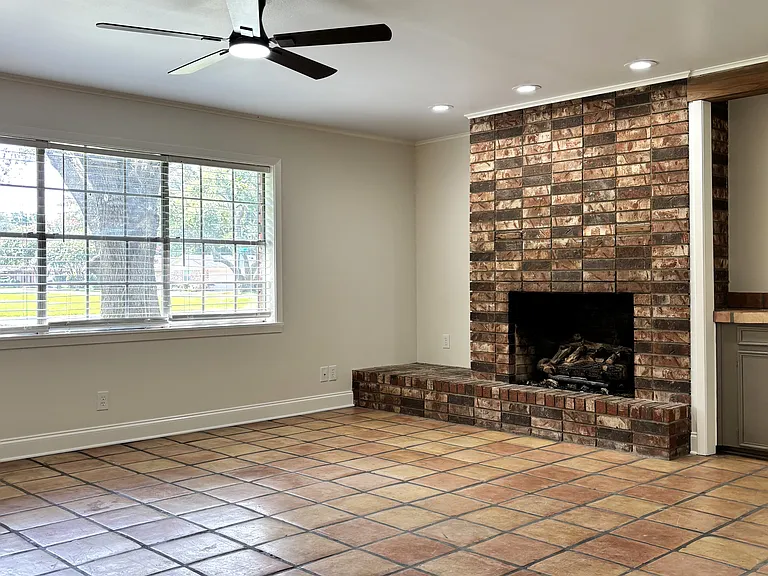 2411 Emerson St — Photo 3