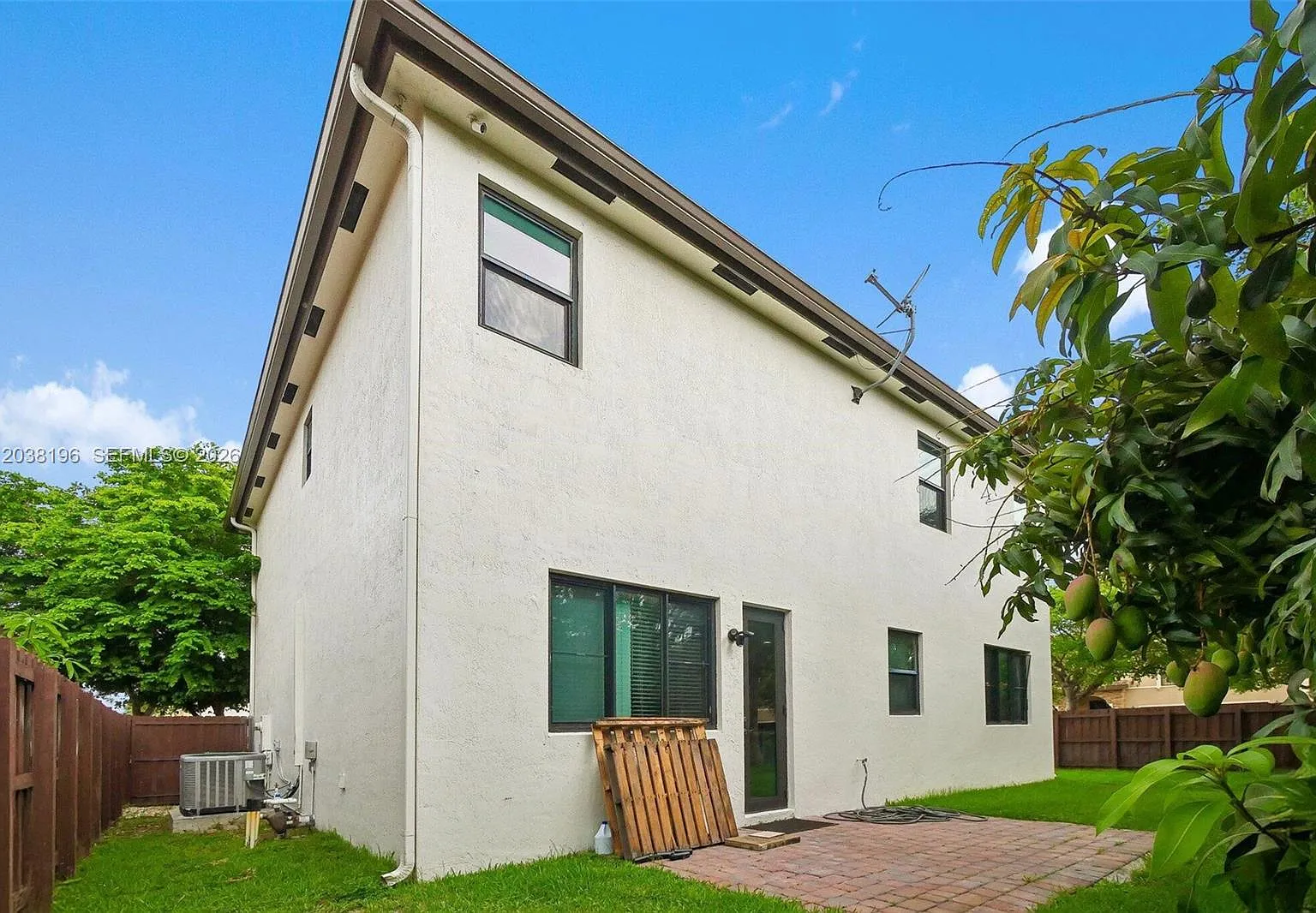4 bed, 2573 sqft, $4,500 — Photo 4
