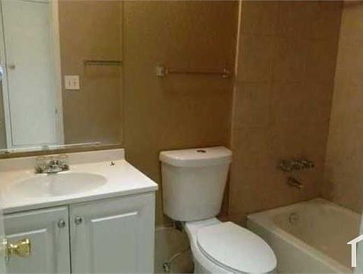 4th image of 3009 E Glen Dr APT D
