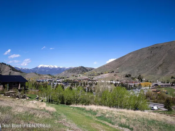 701 Rodeo Dr, Jackson, WY 83001
