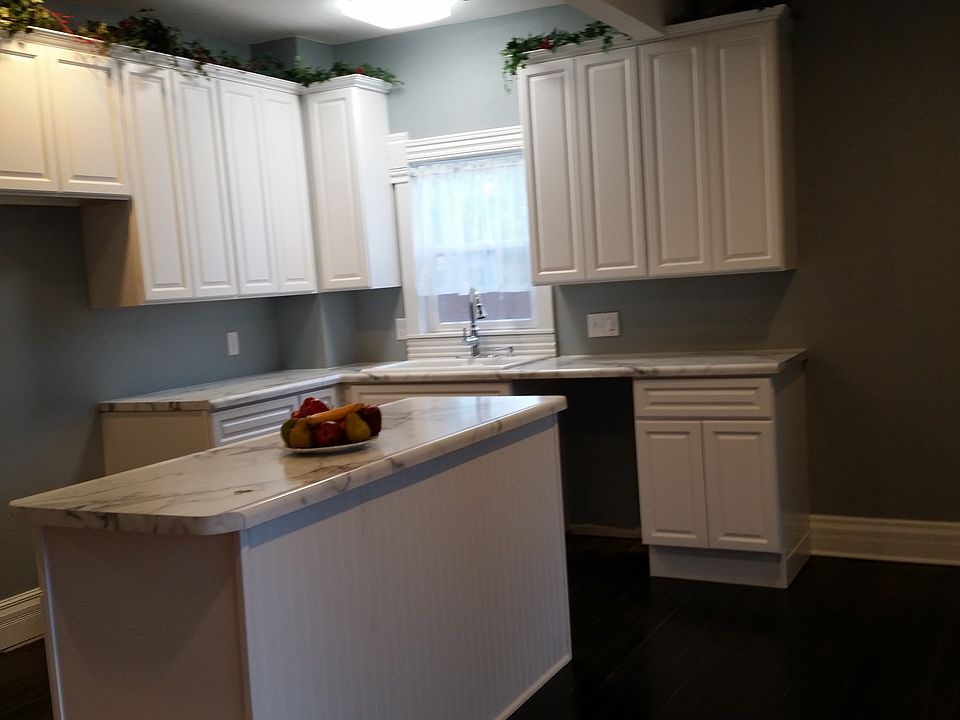 2nd image of 304 E Elm St