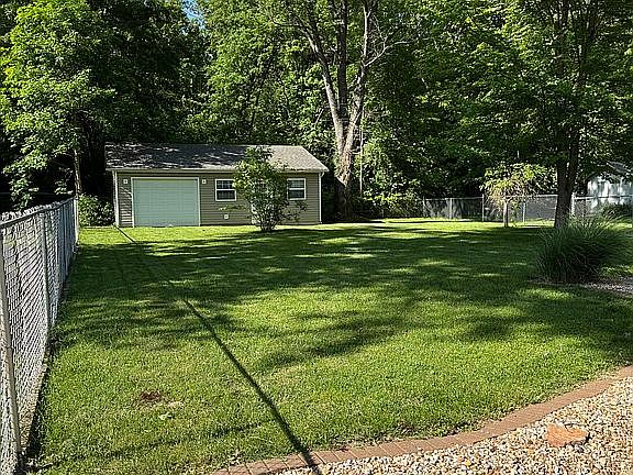 Detached garage