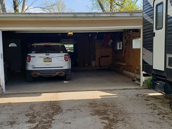 3rd image of 1013 Beaver St