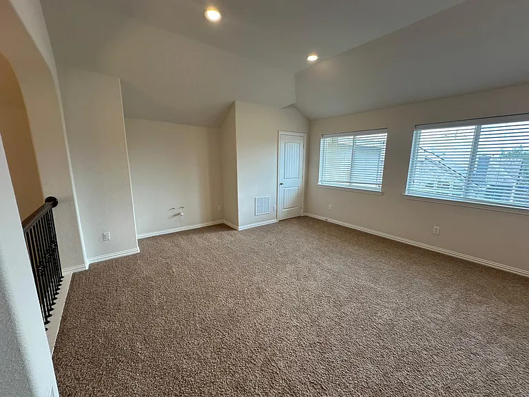 5660 Domer Dr — Photo 22