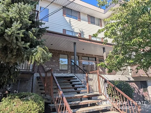 45749 Spadina Ave #203 Photo 1