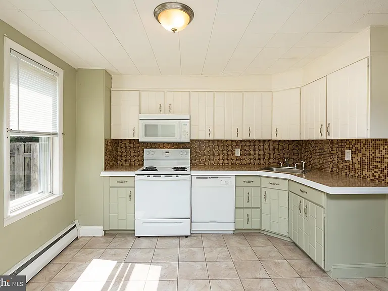 334 E Conestoga Rd — Photo 17