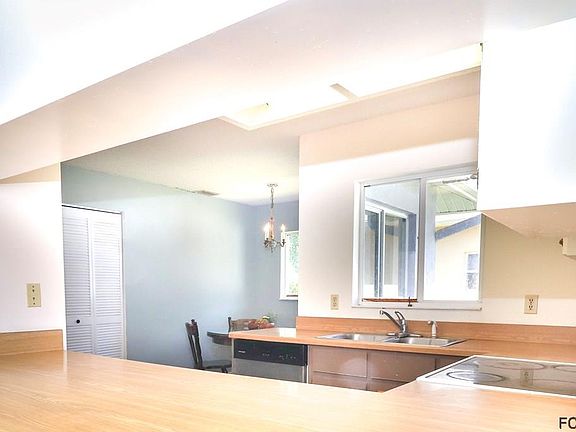 4th image of 112 Persimmon Dr