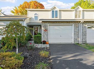 38 Woodside Dr, Albany, NY 12208
