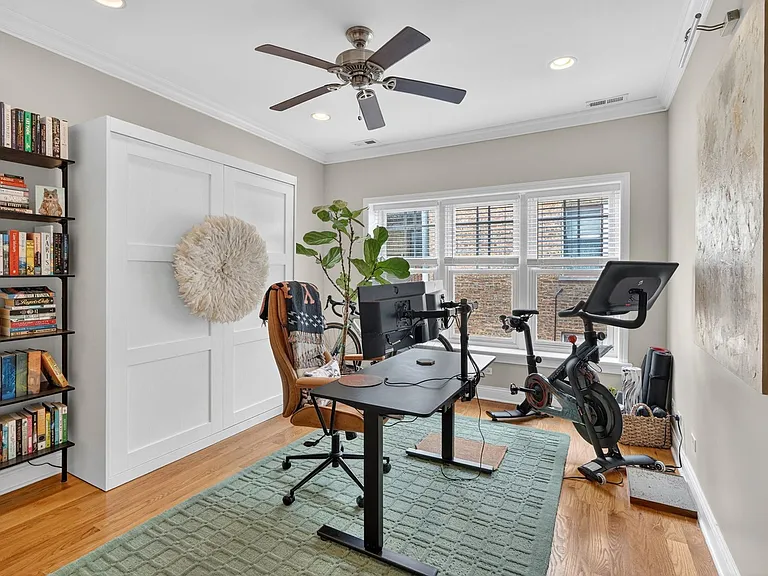 Hinman Court Condos — Photo 18