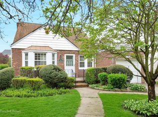 26 Surrey Rd, New Hyde Park, NY 11040