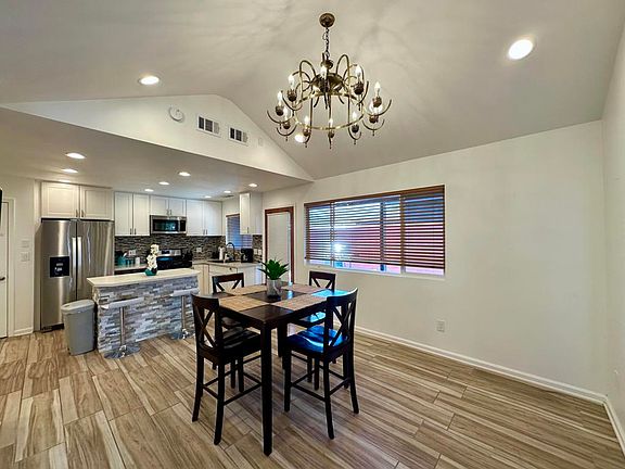 2nd image of 6427 Valley View St